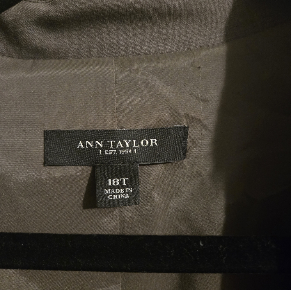 Blazer - Picture 3 of 5